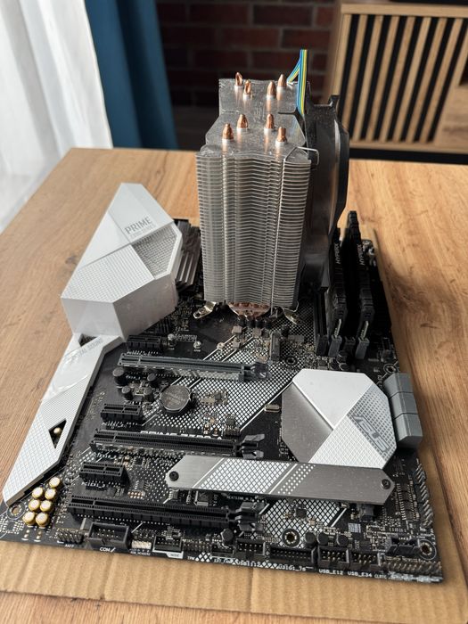 Intel I7 9700k + Asus Prime Z390-A + HyperX DDR4 32Gb + Chłodzenie