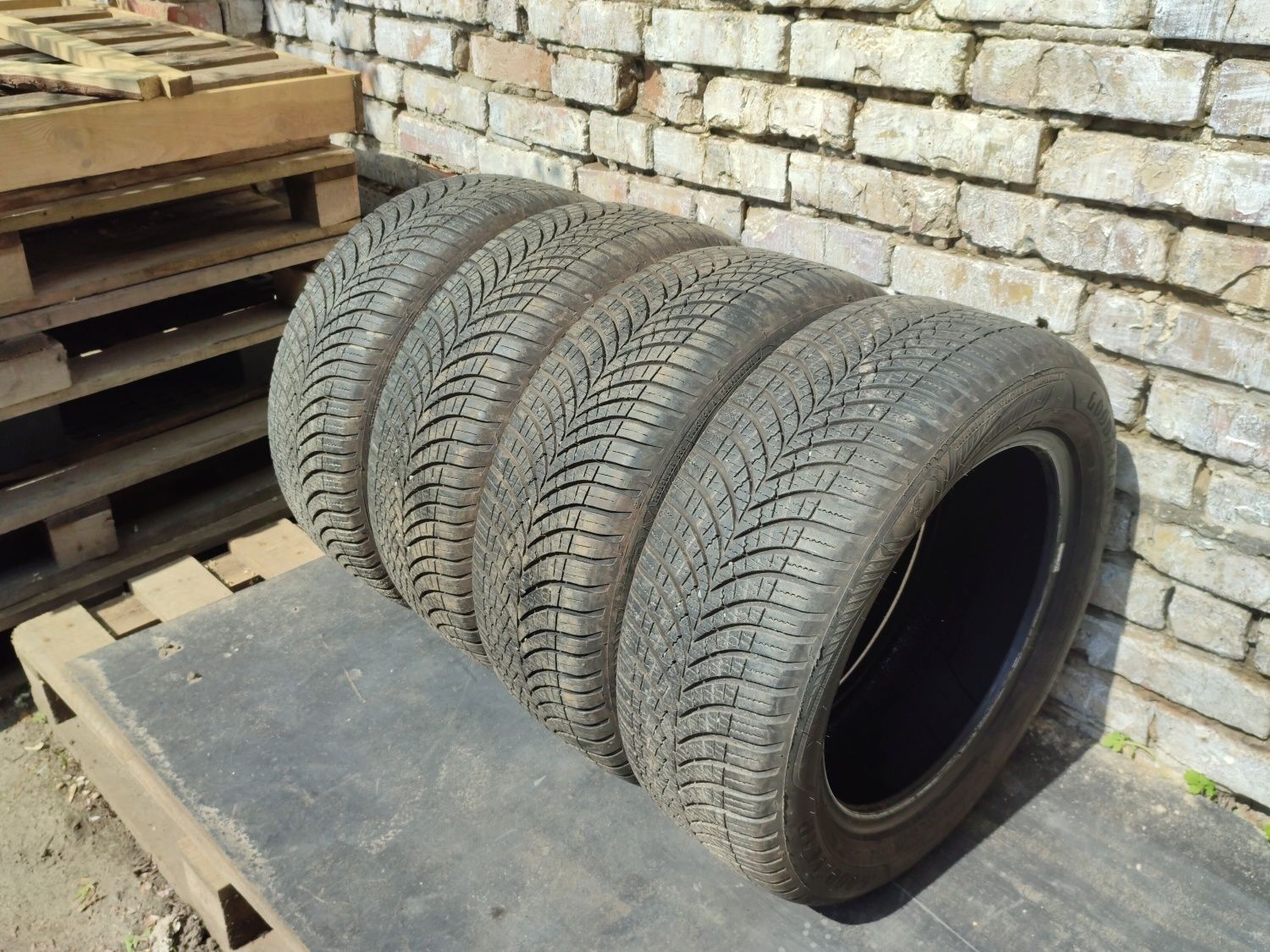 Шини резина  колеса R 16 205/55 GOODYEAR