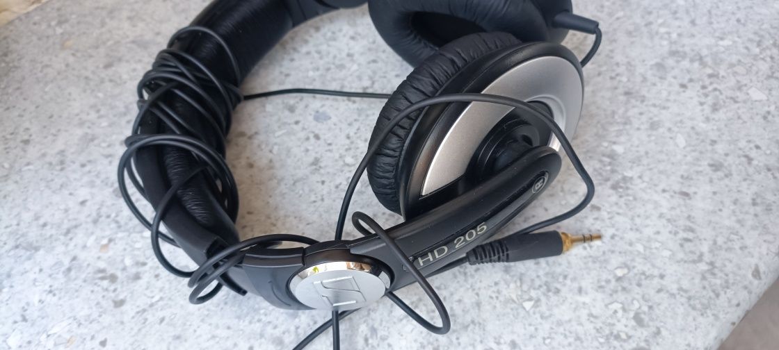 Навушники Sennheiser HD 205
Навушники S