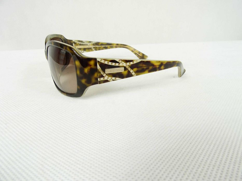 Okulary przeciwsłoneczne Calvin Klein model 976S 01