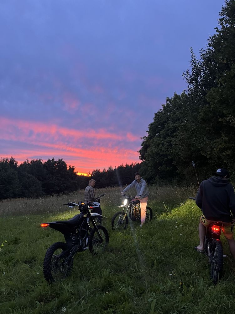 Wynajem motocykli Surron / Stark Varg – elektryczne crossy, offroad