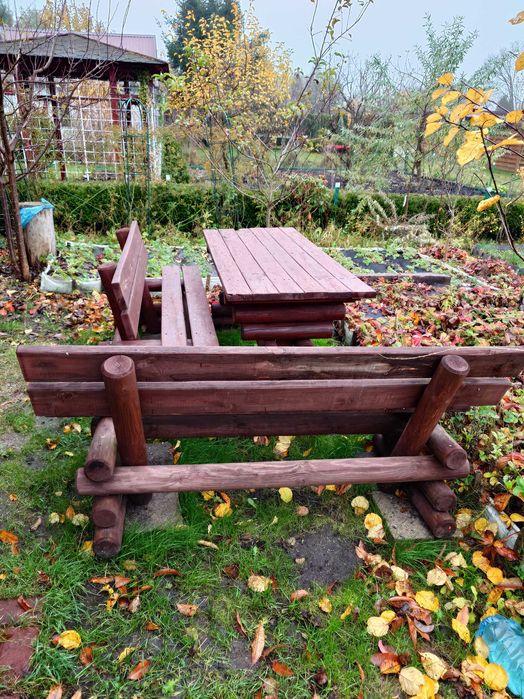 Zestaw ogrodowy: stół i 2 ławki