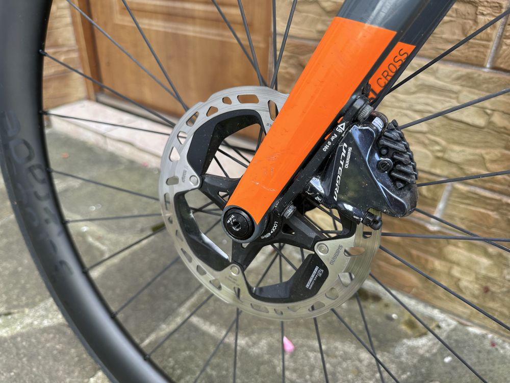 Rower Cube Cross Race full carbon, ultegra, parcours strade