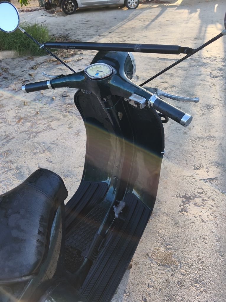 Vendo vespa 125 Sprinter 68 c/sidcar (em fase de fabrico) c/3 lugares