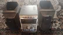wieża SONY RXD8S, radio RDS, 3xCD.
Sprzęt ma już swoje lata ale działa