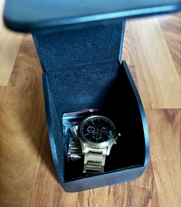 Zegarek Armani Exchange – złoty, elegancki, stan bardzo dobry
