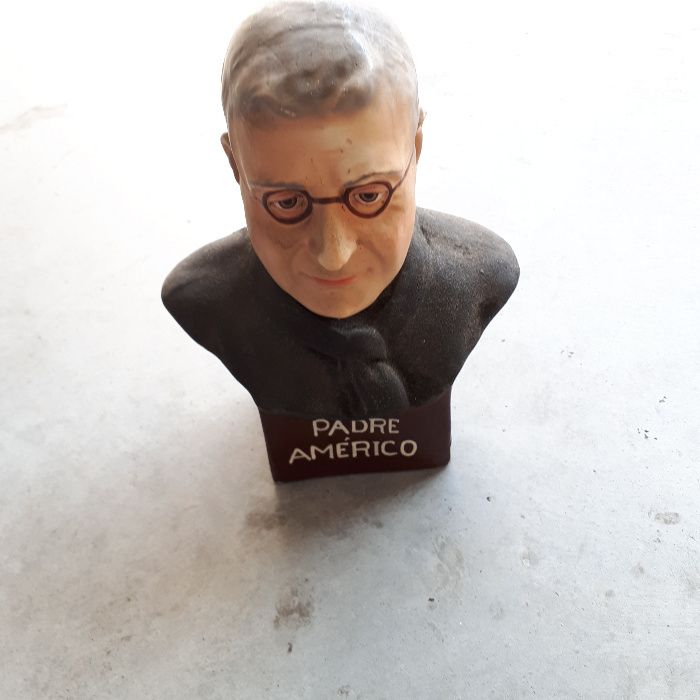 Busto Padre Américo ( grande fundador da Casa do Gaiato) , antiguidade