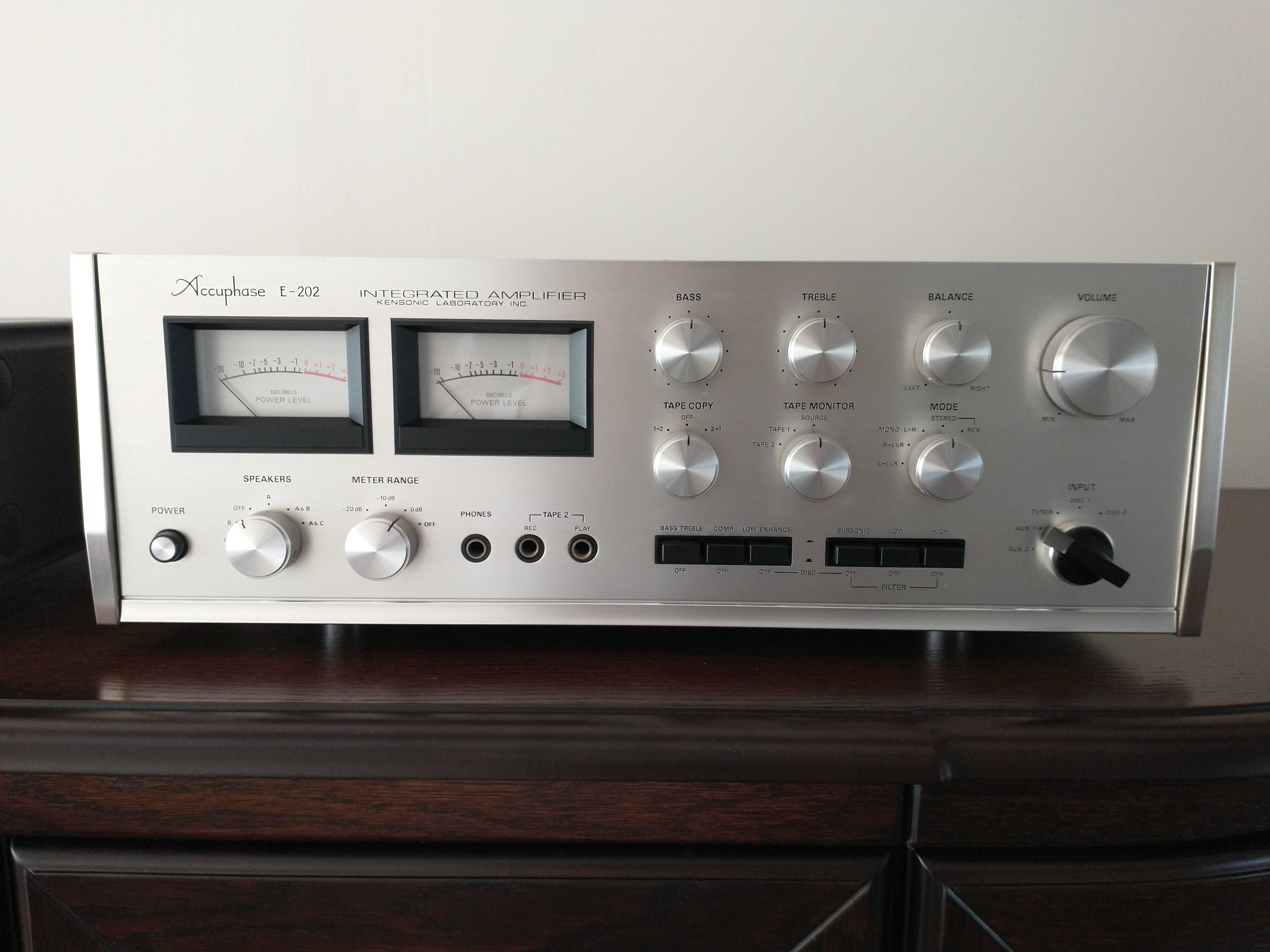 Wzmacniacz zintegrowany Accuphase E 202