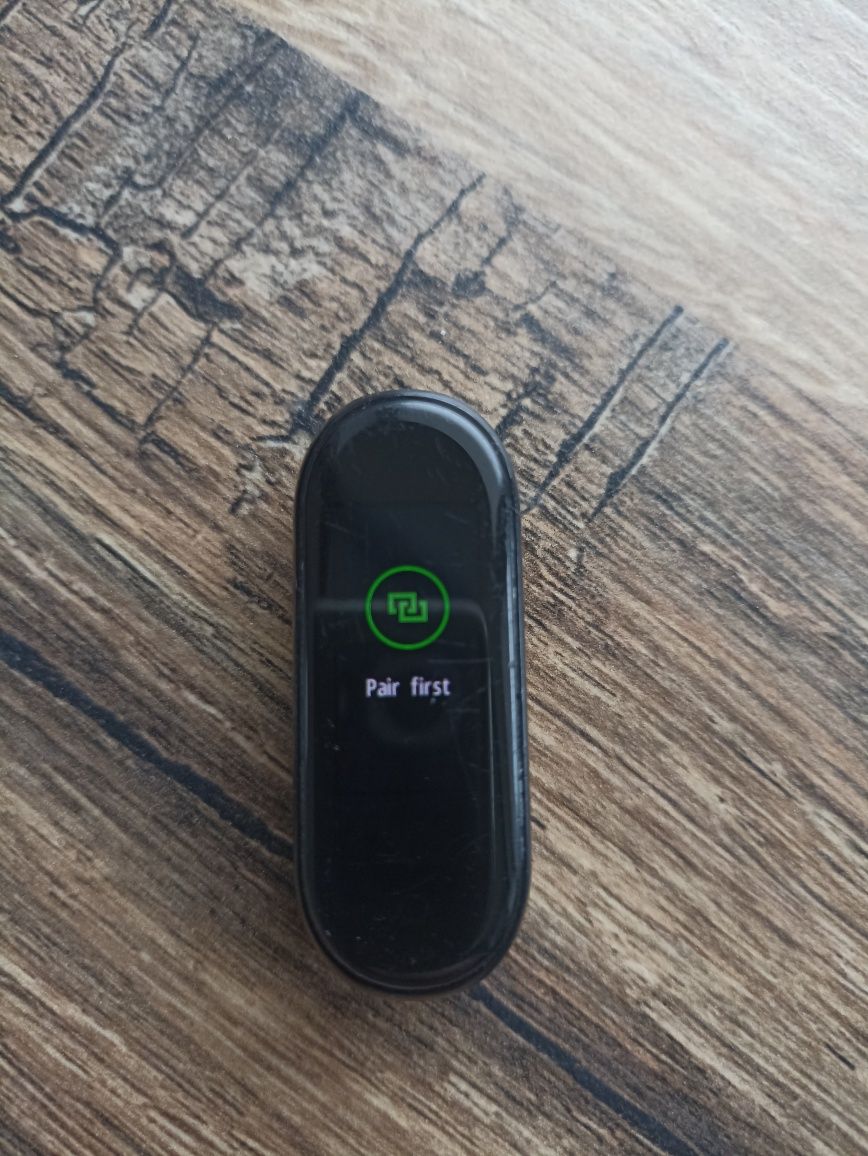 Opaska sportowa Xiaomi Mi band 4 + gratisy