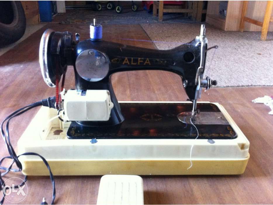 Maquina de costura ALFA antiga