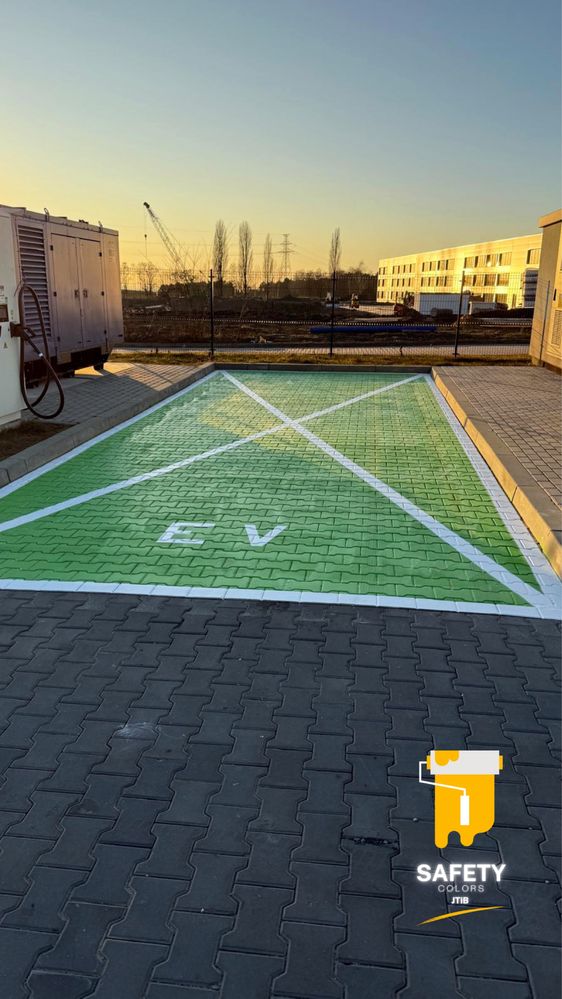 Oznakowanie poziome malowanie parkingów linii pasów miejsc magazyny