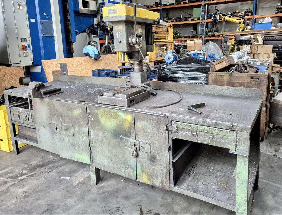 Stół warsztatowy z wiertarką stołową stozek 3 oraz imadlem