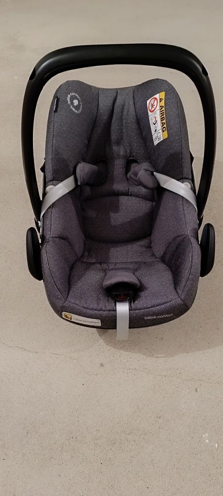 Carrinho de bébé mais ovo