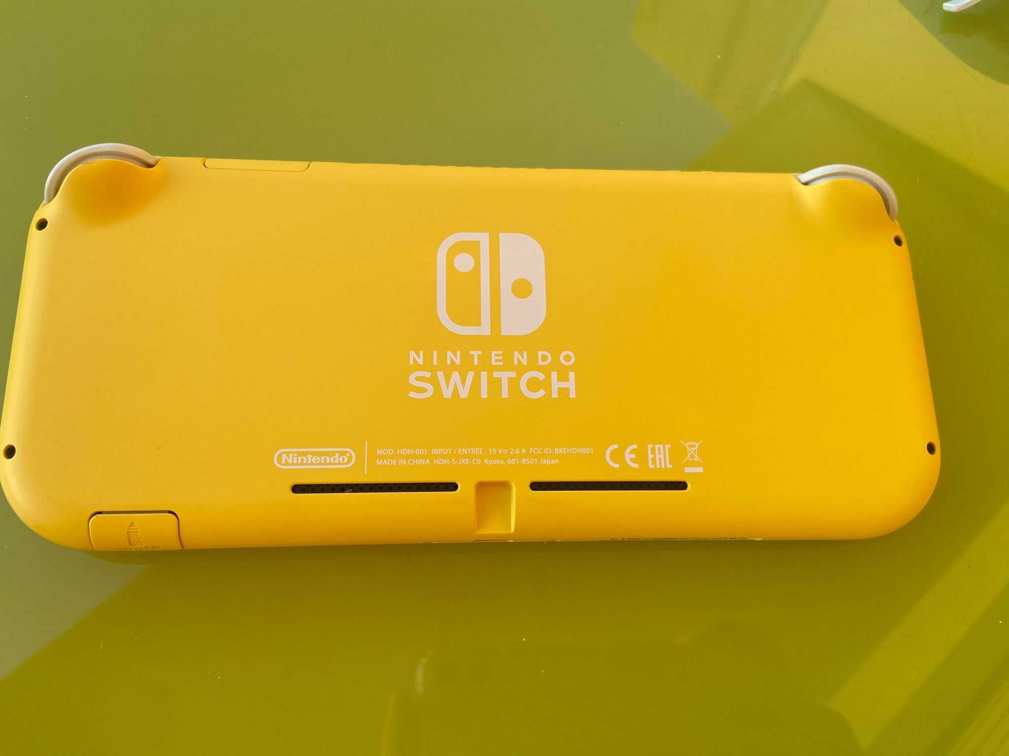 Nintendo Switch Lite + FIFA 22