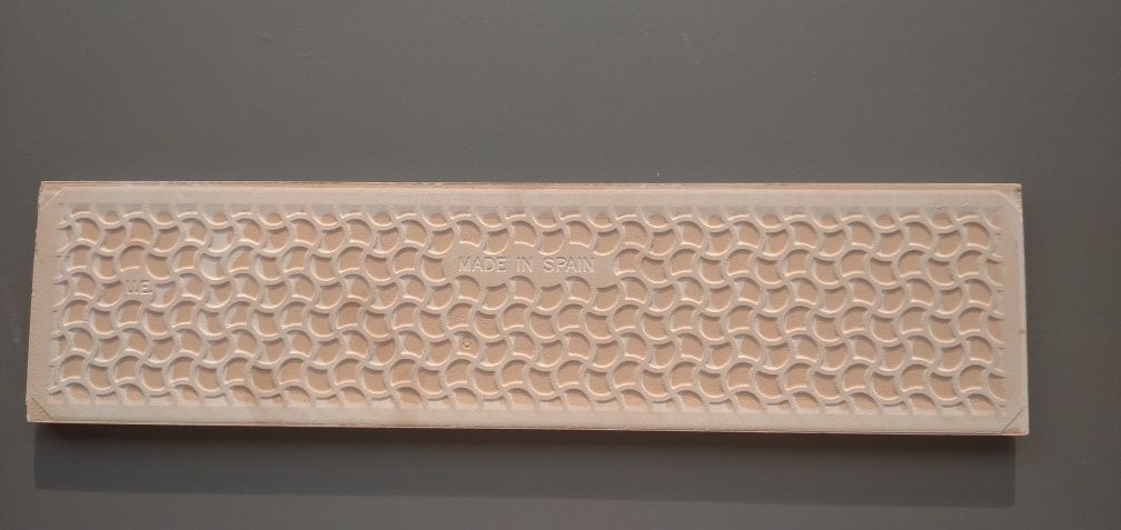 Białe kafelki hiszpańskie ścienne nowe 32cm podłużne kalibrowane 2,5m2