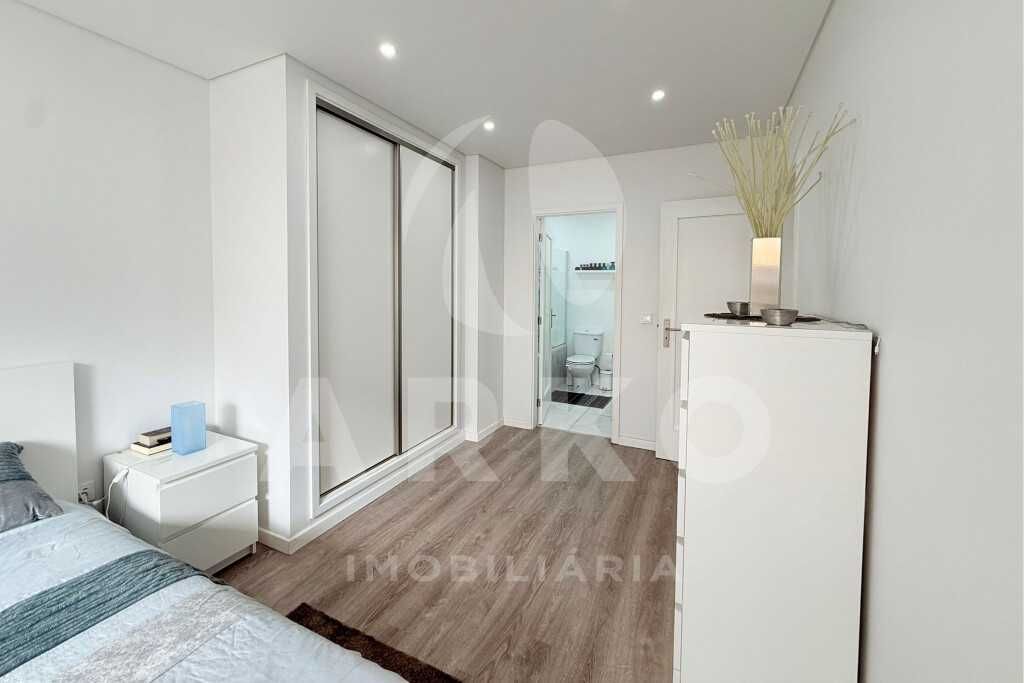 Apartamento T3 Totalmente Remodelado com Terraço em Gandra, Paredes