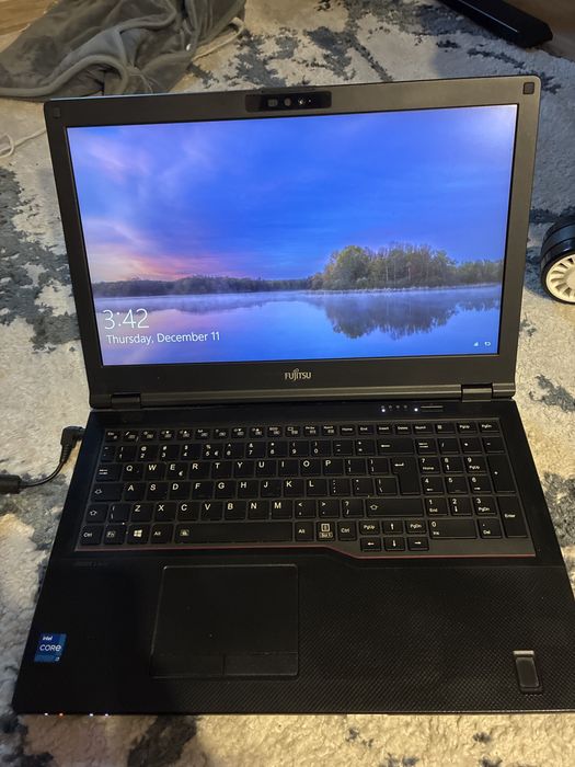 Laptop Fujitsu i7-1165g7 64GB RAM 1TB SSD