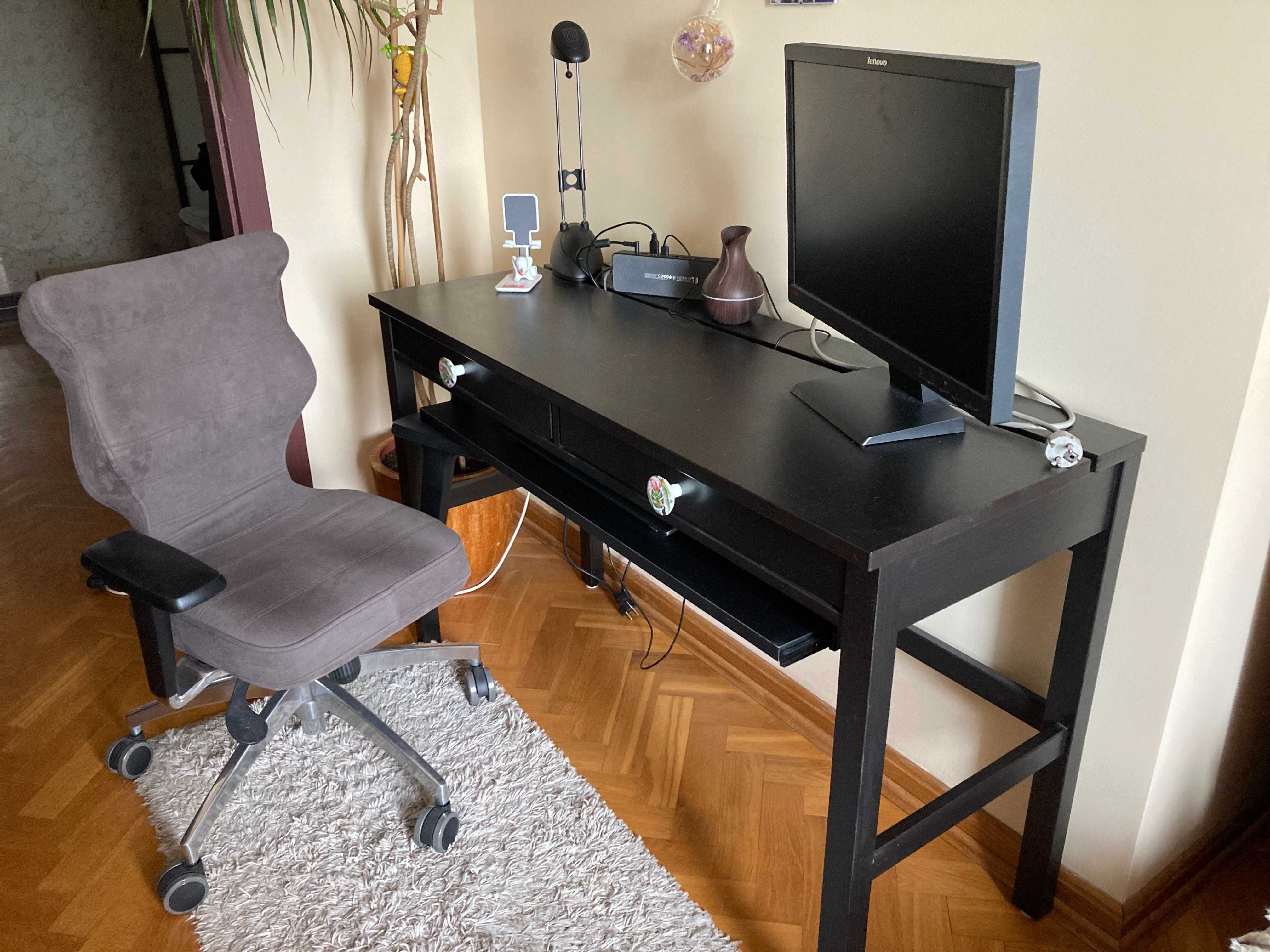 Biurko drewniane IKEA + krzesło obrotowe Entelo  (Monitor gratis!)