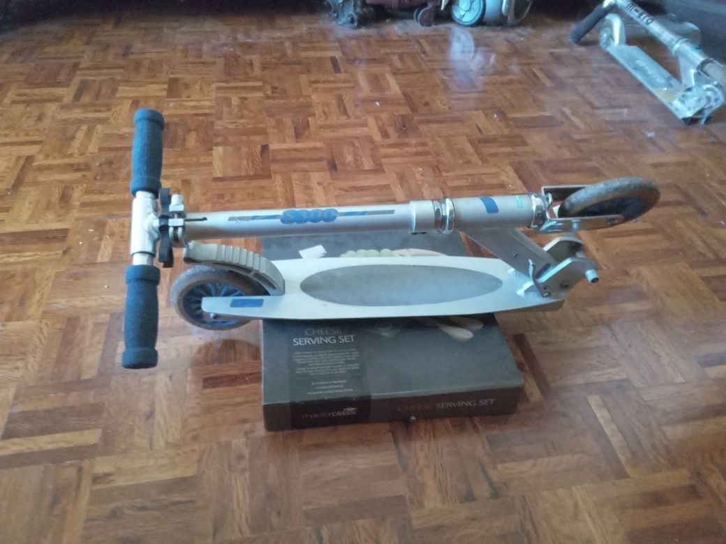 2 trotinetes marca micro e decathlon