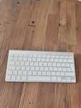 Klawiatura Apple A1314 bezprzewodowa