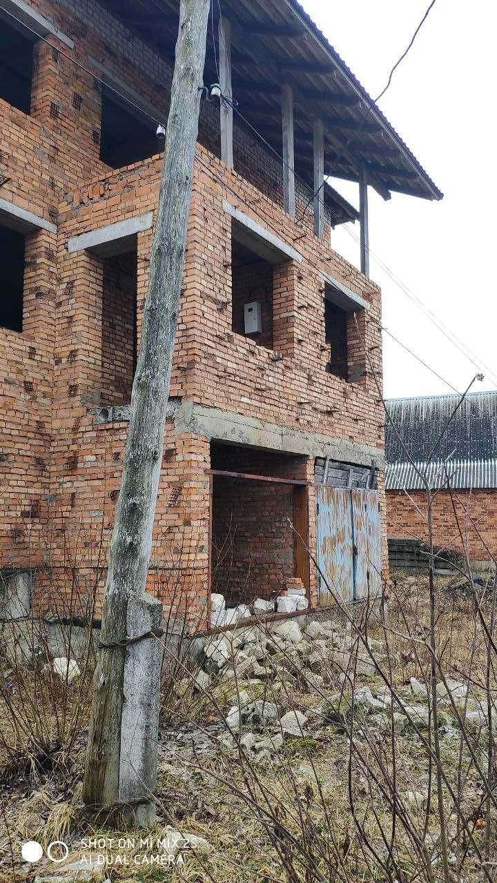 Продаж будинку на 2 входи