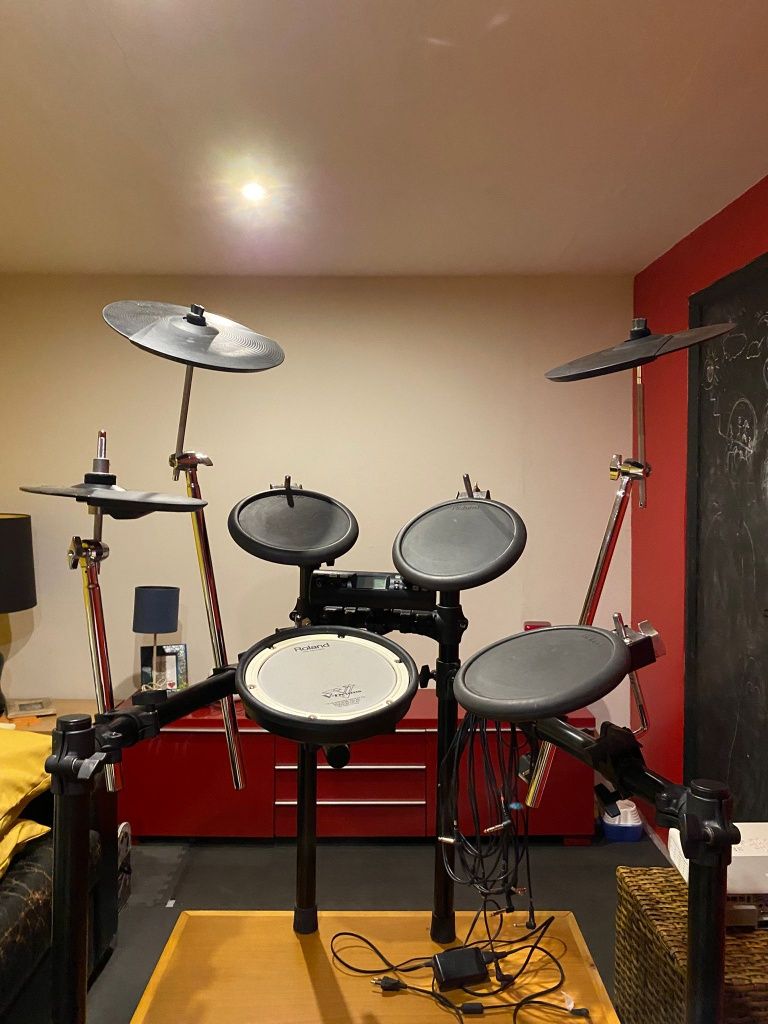 Bateria Roland TD-4 e Amplificador V-Drums
