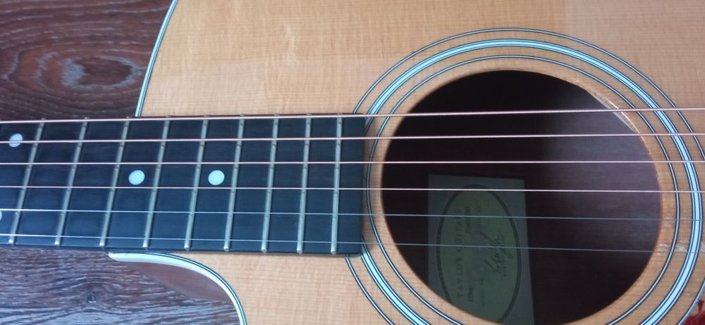 Gitara elektroakustyczna Taylor 210 CE leworęczna