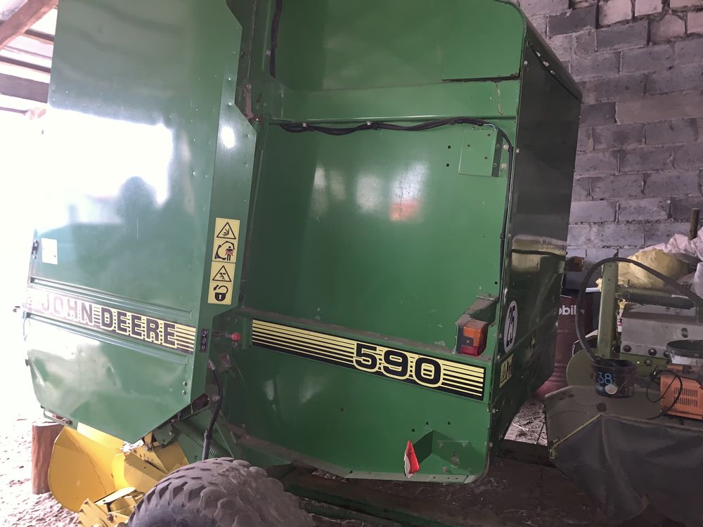 Prasa rolująca belująca rolka John Deere 590