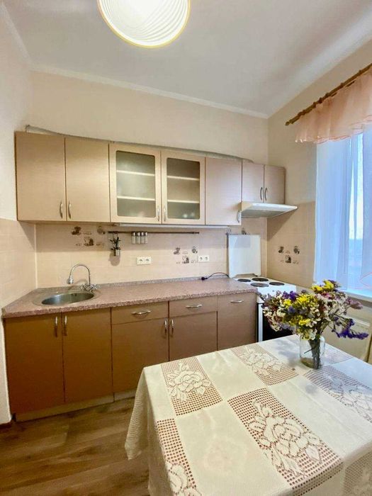 Лаврухіна 12, оренда 2-к квартири, Троєщина, ТРЦ Район!