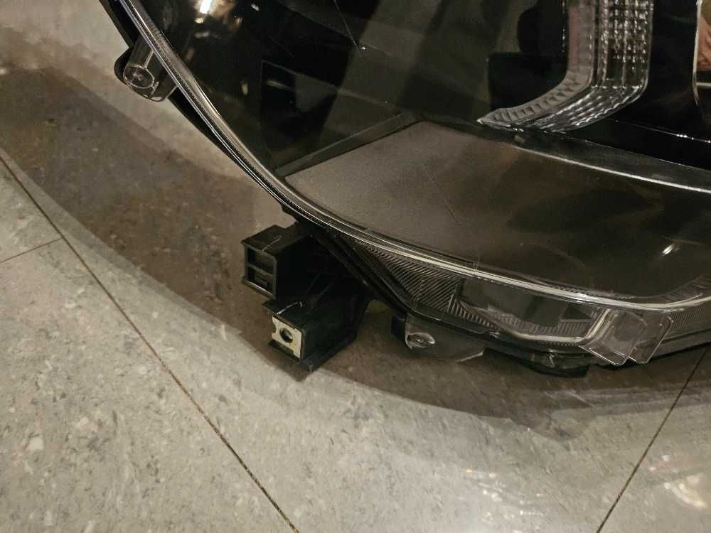 TOYOTA HILUX FULL LED 20- Lampa Przednia Przód Prawa