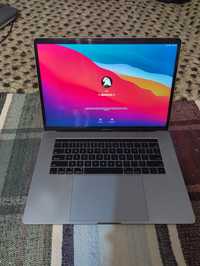 macbook 2017 pro 15" i7 256GB 16RAM radeon 555