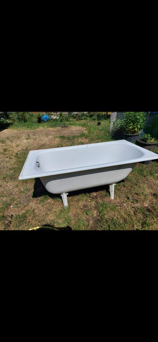 Wanna żeliwna na nogach 138cm