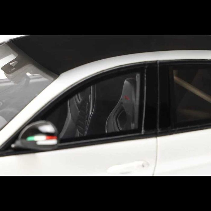 Model Alfa Romeo Giulia GTAm biały 1:18 otto ottomobile OT990