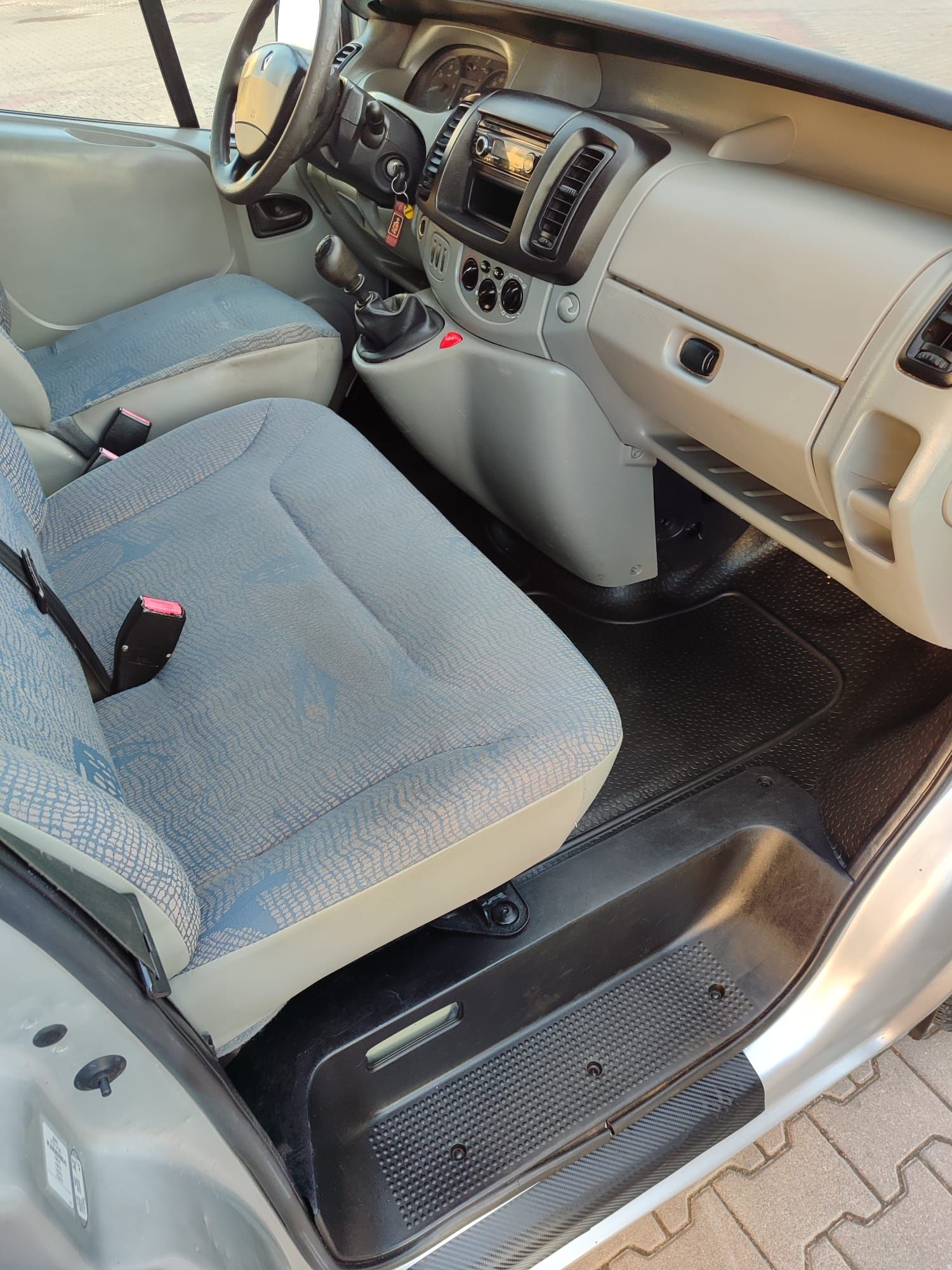 Renault trafic 6 osobowy