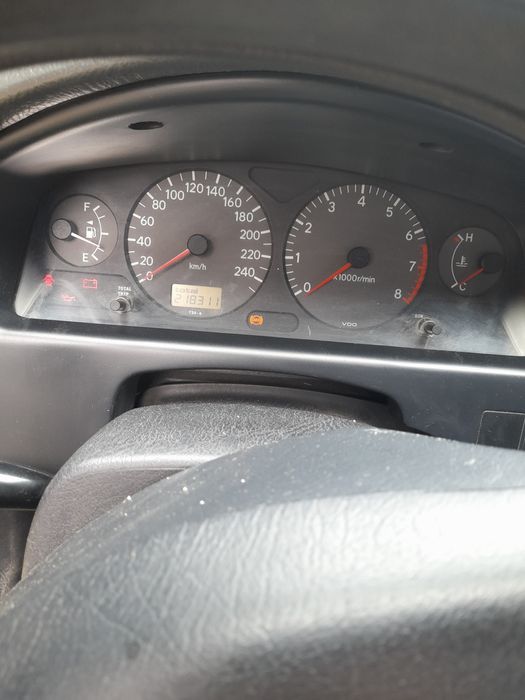 Тойота авенсіс 2002р
