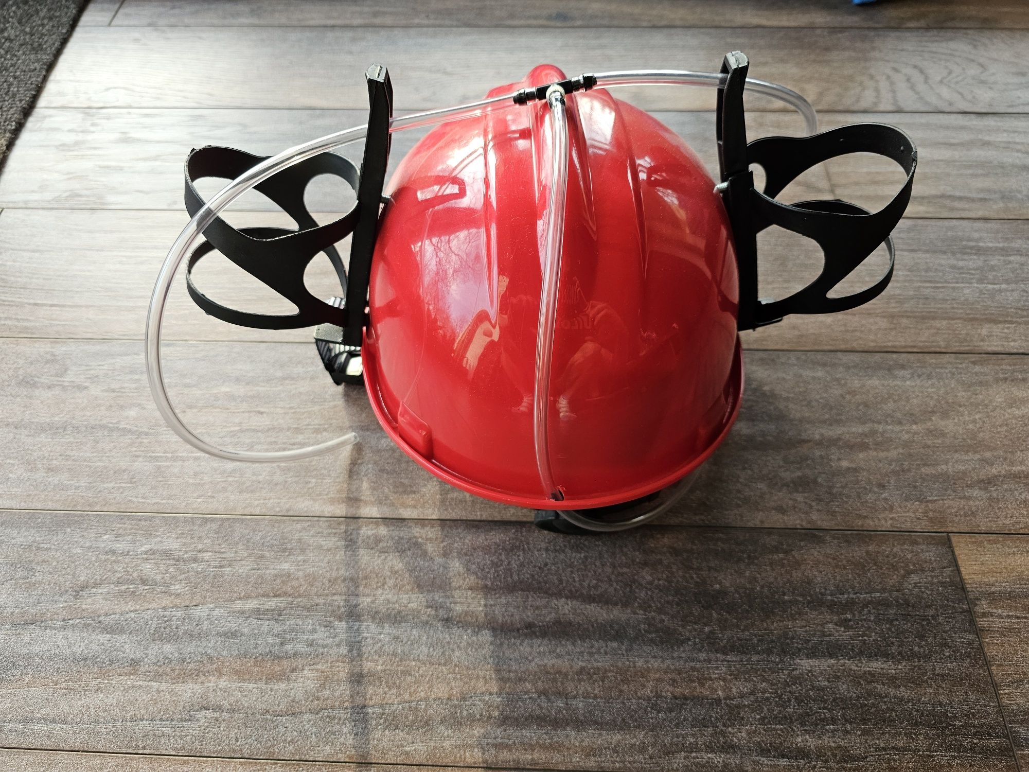 Kask kibica beerhat czapka z uchwytami na napoje