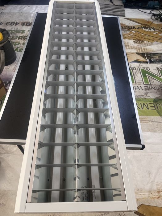 Oprawa rastrowa świetlówki biuro sklep magazyn oświetlenie