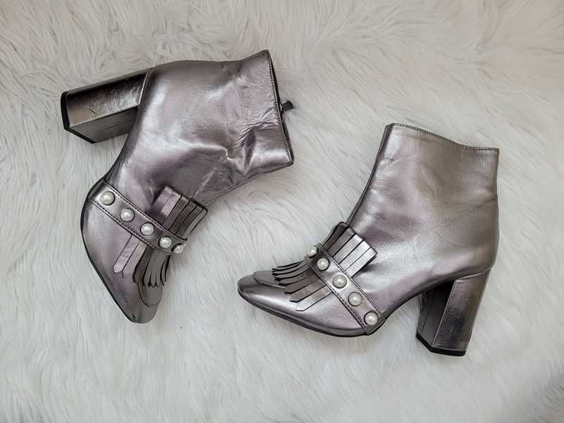 Srebrne botki / buty z perełkami, na obcasie słupku / Primark, 37