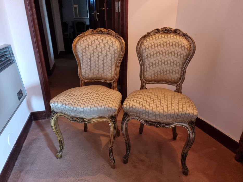 Conjunto de 2 Cadeiras clássicas estilo Luis XV estofadas