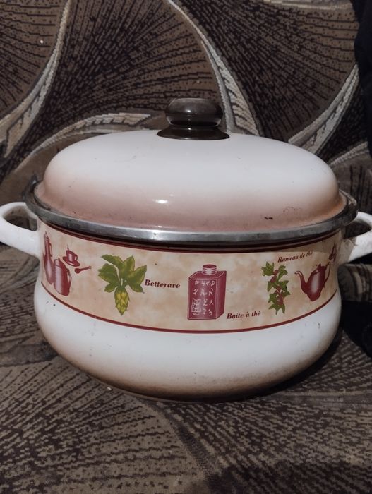 Кастрюля эмалированная с крышкой