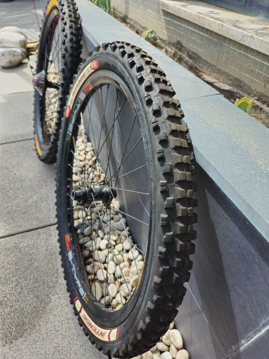 Rodas Downhill c/ cassette 110x20 e 150x12
