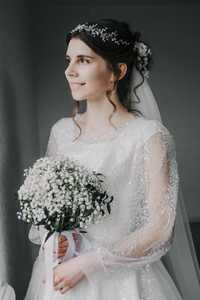 Весільна сукня кольору айворі з рукавами ліхтариками іі шлейфом