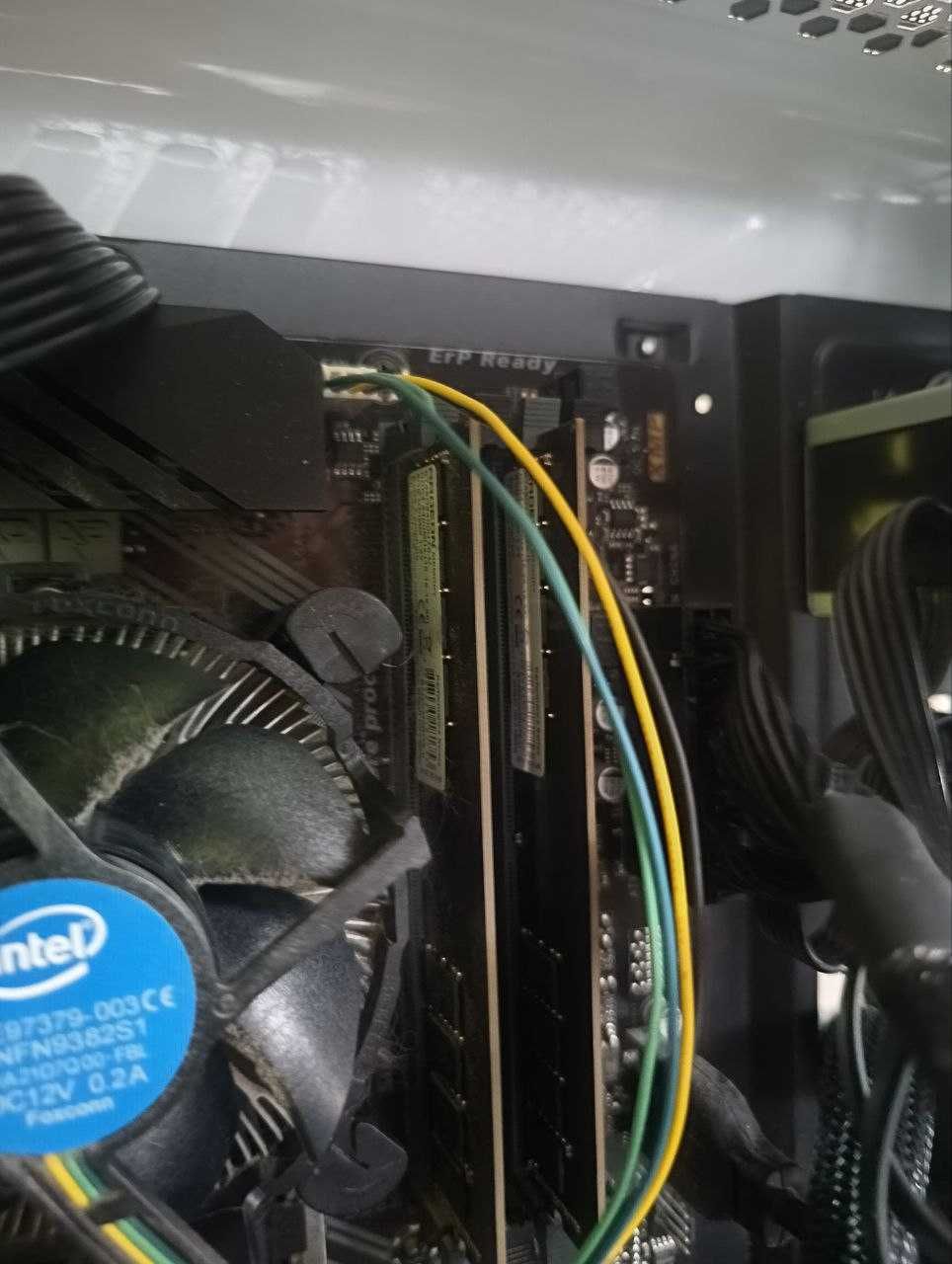 Gigabyte Z390UD Core I5 - 9500F 16 Gb оперативної пам'яті Radeon