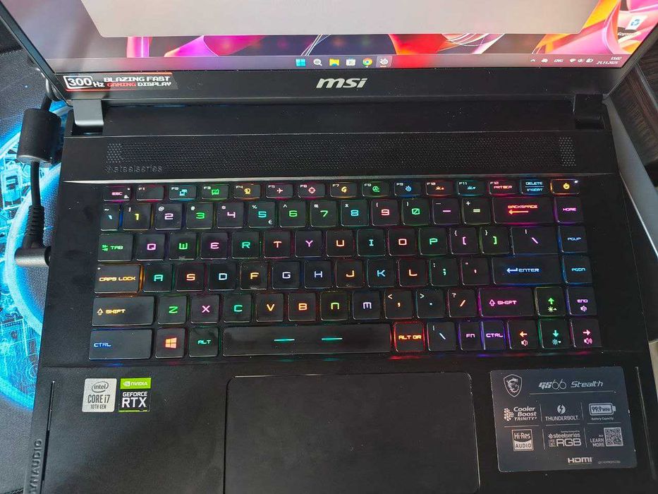 Игровой ноутбук MSI i7 32GB SSD 512GB RTX 2070 Super MaxQ 300Ghz RGB