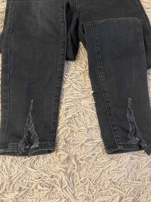Nowe spodnie z dziurami Forever 21