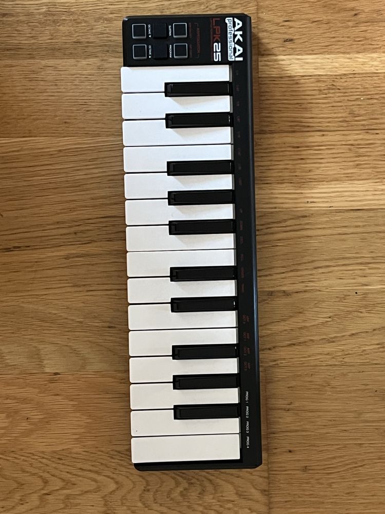 AKAI LPK 25 midi kontroler