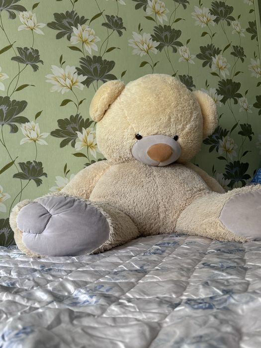 Продам большого плюшевого медведя