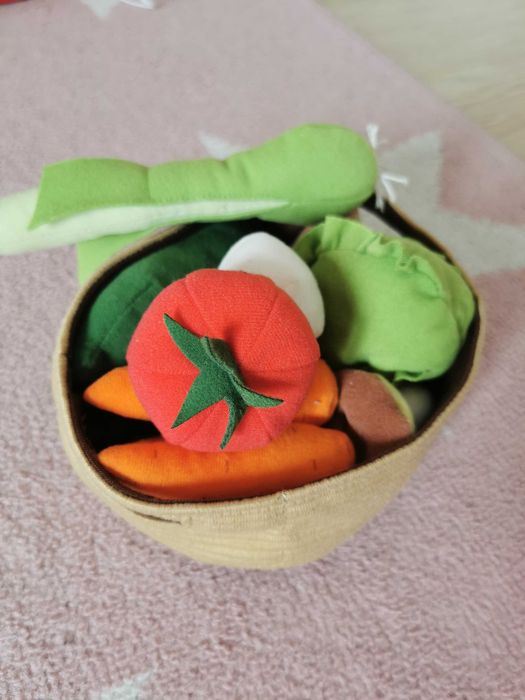 Warzywa w koszyku do kuchni Ikea