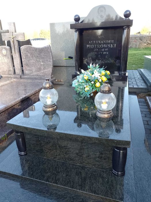 Sprzątanie grobów, pomników. Cały rok. Otwock, Karczew, Józefów.