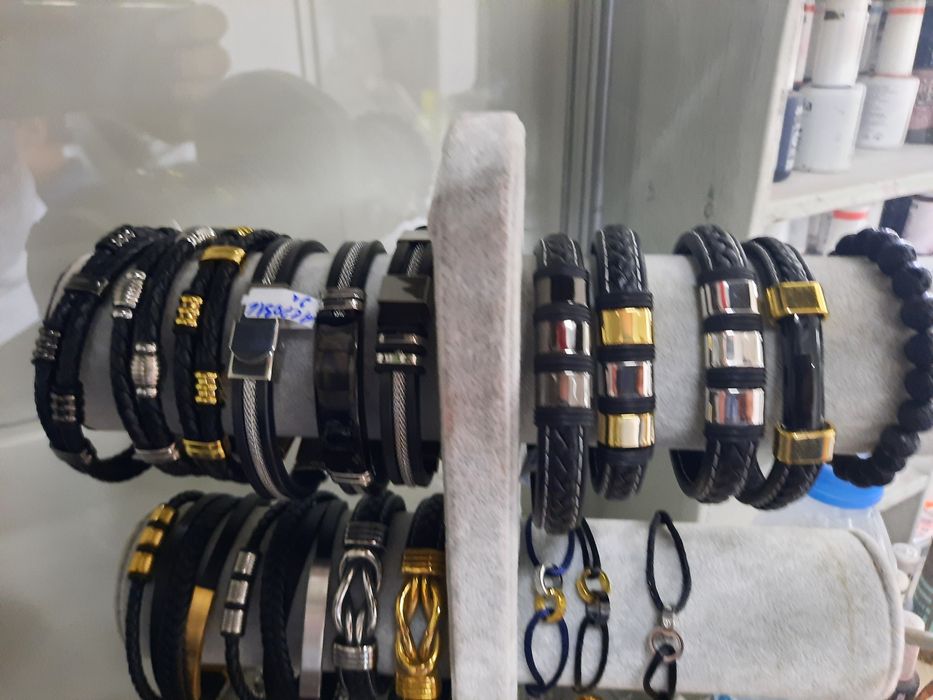 Pulseira homem aço e couro variadas